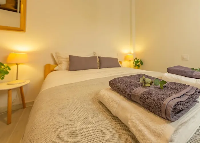 Near Beach, Cosy Terrace, Pool & Fibre Wifi